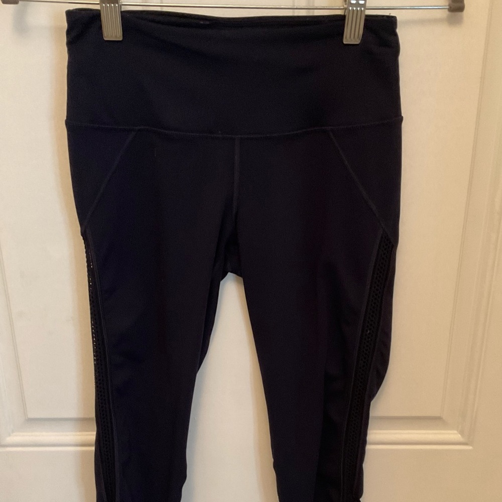 Victoria Secret Sport Xs Navy  blue leggings like new without tags.